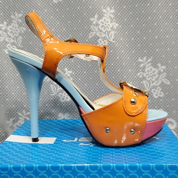 Fashion statement heels - Picture 3 of 5